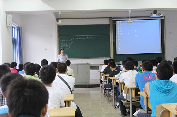 bv伟德2011级新生入学教育圆满结束3